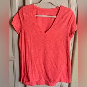 🌷Lilly Pulitzer V-Neck Short Sleeve Tee